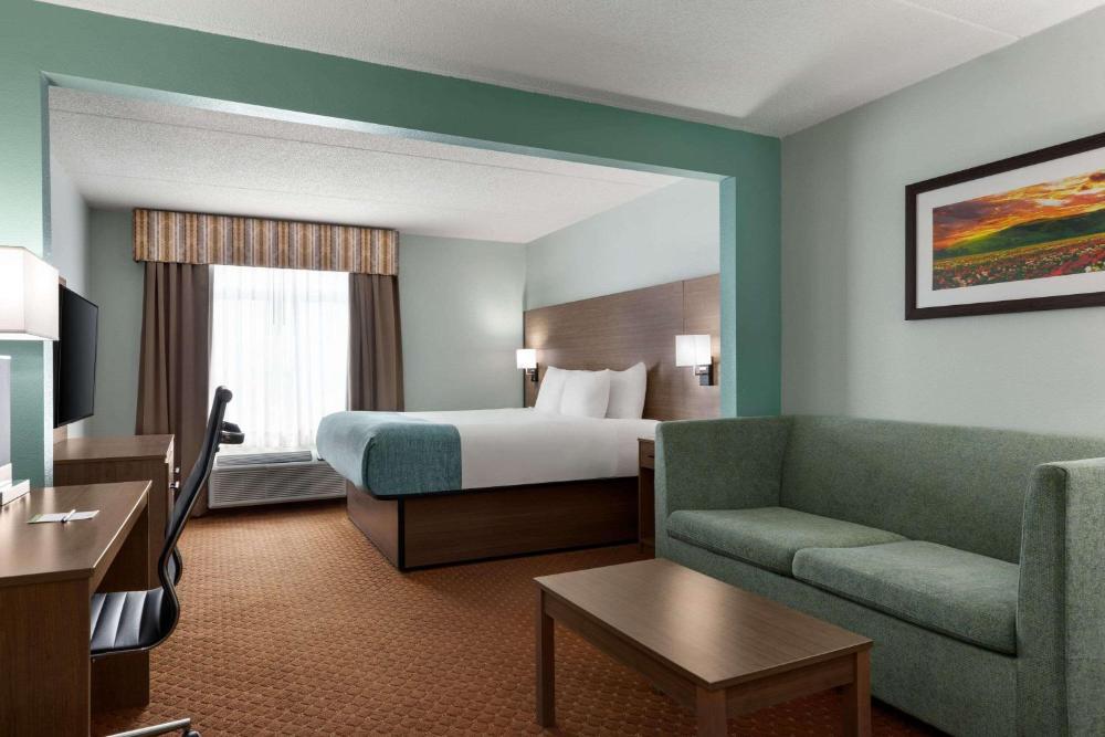 Superior King Room interior